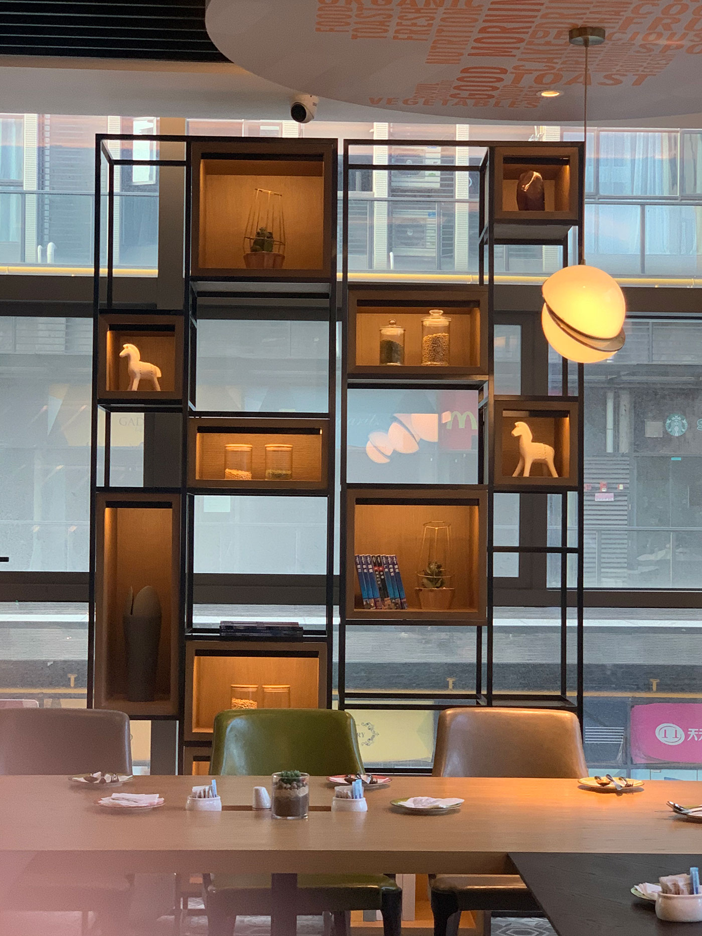 南(nán)湖(hú)酒店(diàn)