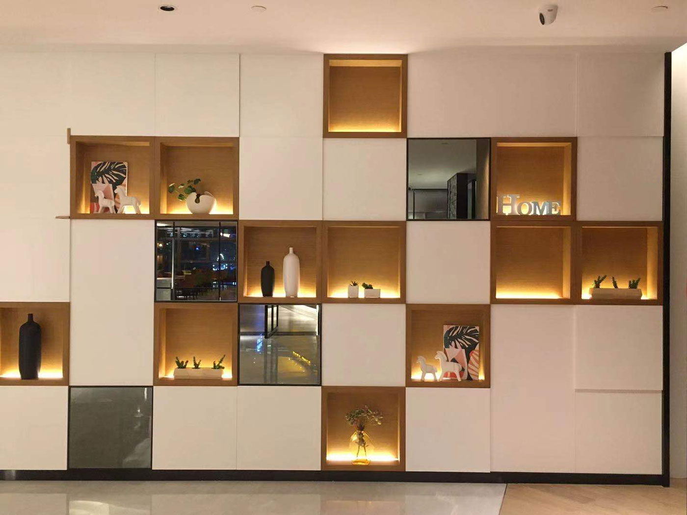 南(nán)湖(hú)酒店(diàn)